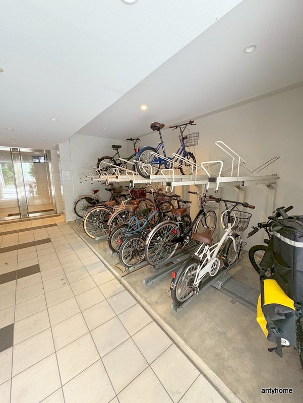 ノーブルスクエア新町の駐車場