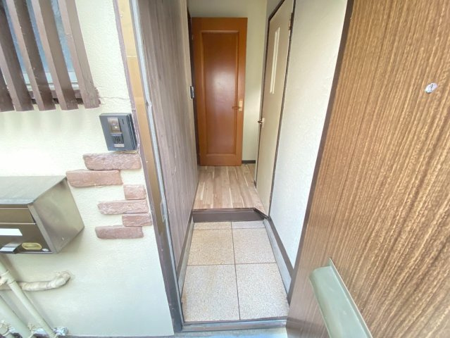 ひまわり荘の玄関