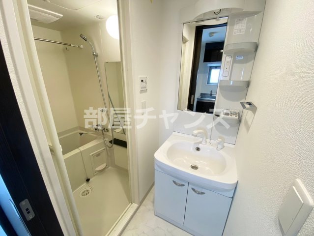 エステムコート名古屋金山サウスゲートの独立洗面台