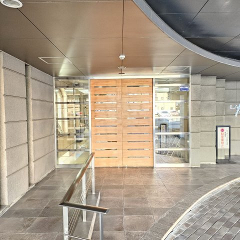 ラシーナ田町のエントランス