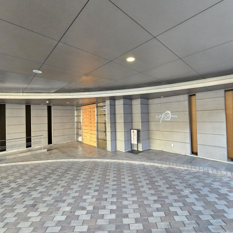 ラシーナ田町のエントランス