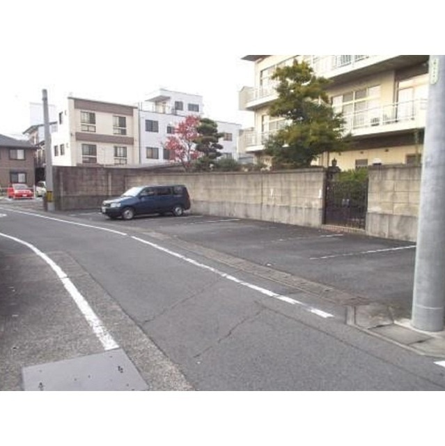 岐阜市加納本町８丁目の駐車場の外観