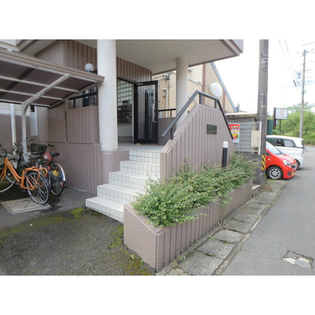 コーポリバーサイドのエントランス