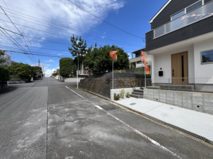 祝：成約済み　八王子市　絹ケ丘　新築戸建て　１０期の前面道路含む現地写真|～仲介手数料無料☆八王子ひなた不動産～　八王子市絹ケ丘　新築戸建て