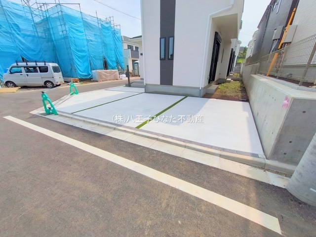 祝　成約済み　八王子市　大塚　新築戸建ての駐車場|～仲介手数料無料☆八王子ひなた不動産～　八王子市大塚　新築戸建て