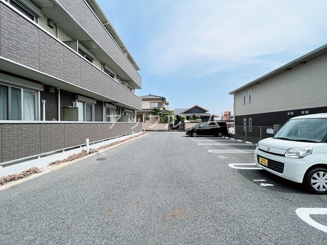 カーサ日向が丘 Ａ棟の駐車場