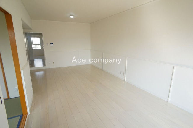 【居間・リビング】 | 流町ビューハイツ | 【LDK：ゆったり約16.8帖！】