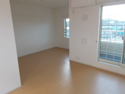 【居間・リビング】 | ヴィラ・ソレイユ | リビングです