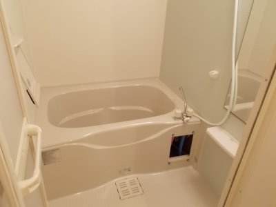 【浴室】 | ヴィラ・ソレイユ | コンパクトで使いやすいお風呂です