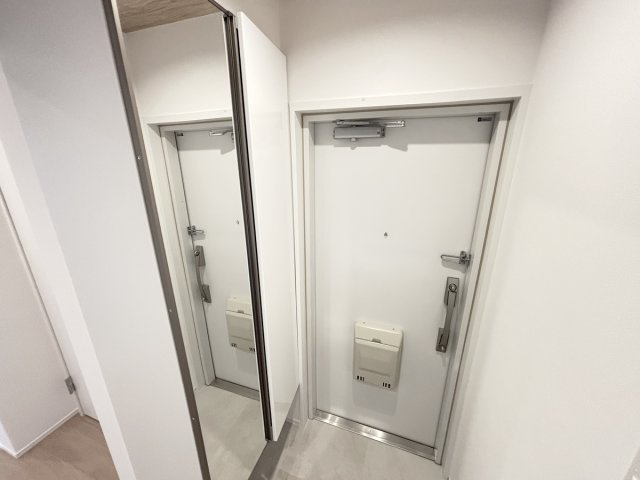 全身鏡付のシューズボックス