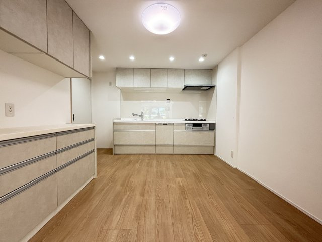 広々としたキッチン空間