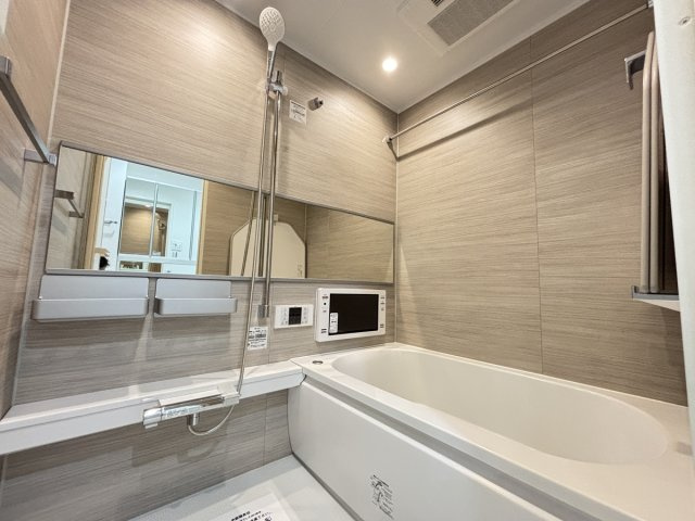 バスルームにはTV付！！大人にも子供にも嬉しい仕様です！