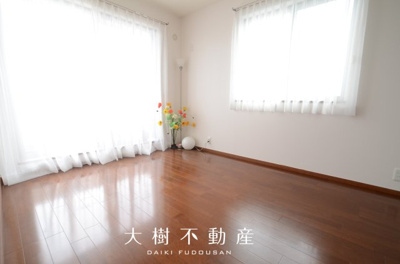 【洋室】 | 綾瀬市深谷中６丁目　中古戸建て【仲介手数料無料】 | 2階　洋室1（5.2帖）