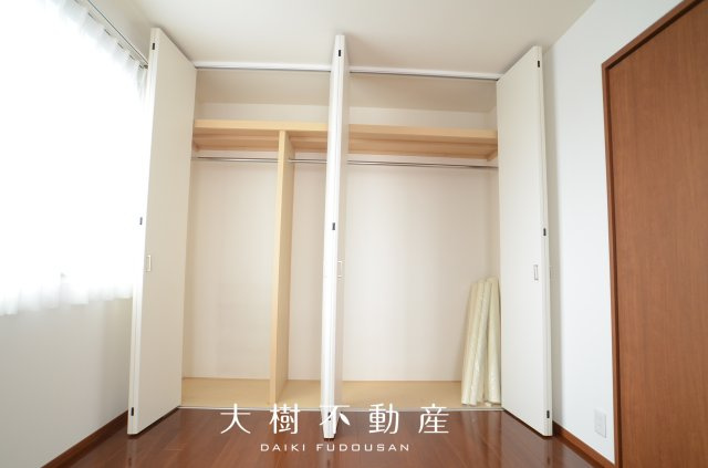 【洋室】 | 綾瀬市深谷中６丁目　中古戸建て【仲介手数料無料】 | 2階　洋室2（4.3帖）クローゼット