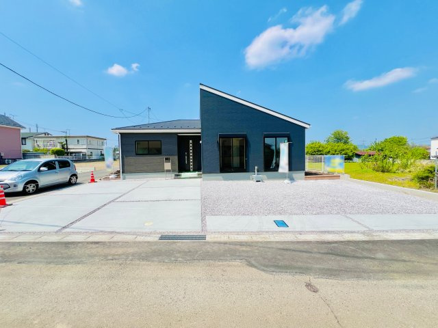 安中原市の外観|間口も広く駐車も楽々♪