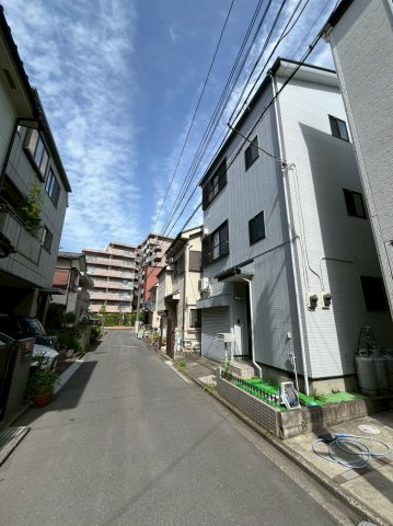 上宗岡5丁目　中古戸建ての前面道路含む現地写真|前面道路含む現地写真です