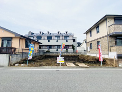 【前面道路含む現地写真】 | 湘南台駅 藤沢市遠藤／建築条件なし売地１区画の旧区画整理地内-52-22- | 前面道路は８m幅員で広々・開放感あり！交通量も少ないので日々暮らしやすい住環境が魅力です(^^♪