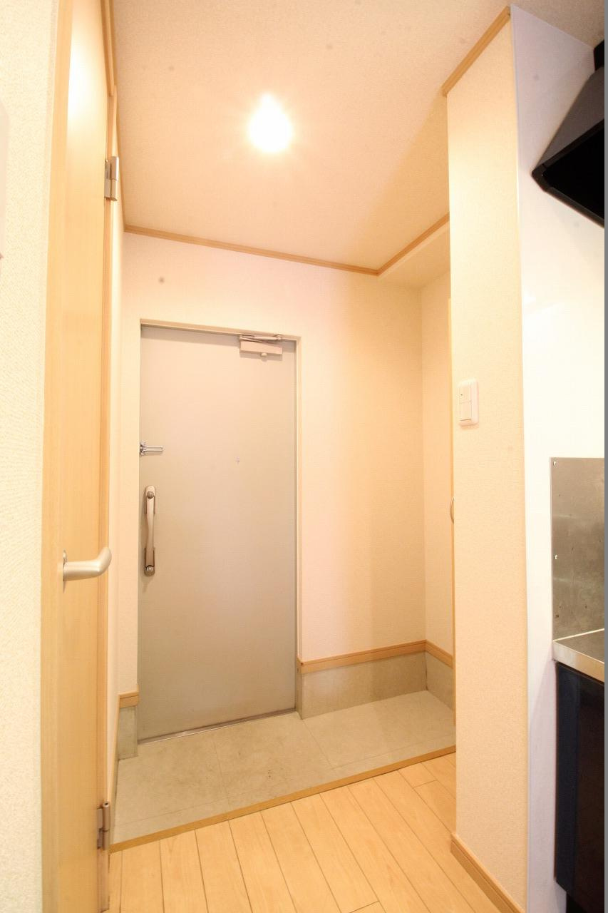 ユニベール神戸の玄関|※お部屋により仕様が異なる場合があります※