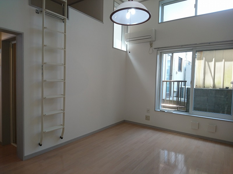 使い勝手のいい洋室です