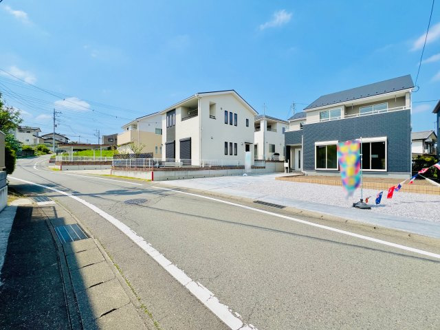 安中高別当の前面道路含む現地写真|閑静な住宅地で駐車が苦手な方にもおススメ♪