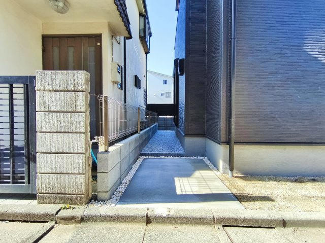 練馬区貫井4丁目 限定1棟のその他|玄関先には自転車やバイクなどを置くスペースもございます♪♪