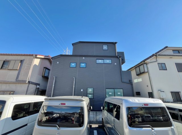 練馬区貫井4丁目 限定1棟の外観|西側隣地は現在駐車場の為開放的です
