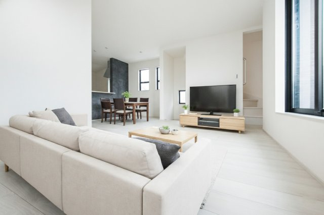 練馬区貫井4丁目 限定1棟の居間・リビング|心地よくお過ごしいただけるリビング
実際の生活をイメージしやすい様にCGにて家具の配置をしています