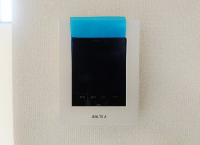 練馬区貫井4丁目 限定1棟のその他|インターホンの映像で来訪者の声と顔を確認後鍵を解錠することができるTVモニター付きインターホン完備