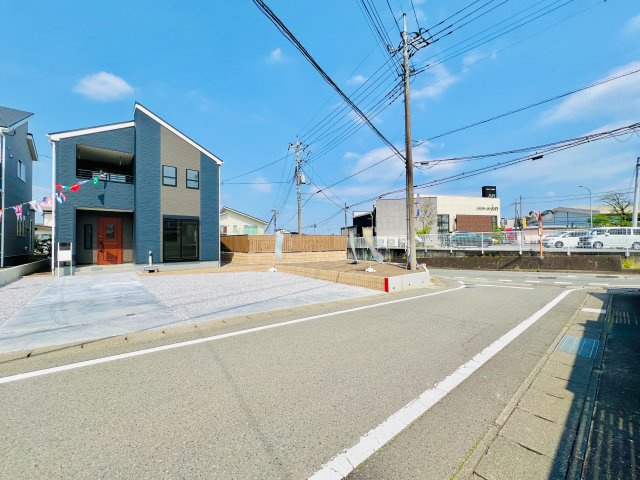 安中高別当の前面道路含む現地写真|閑静な住宅地で駐車が苦手な方にもおススメ♪