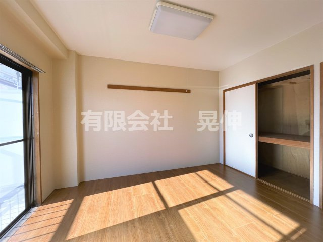 セルアーモ栄井の居間・リビング|押入あり