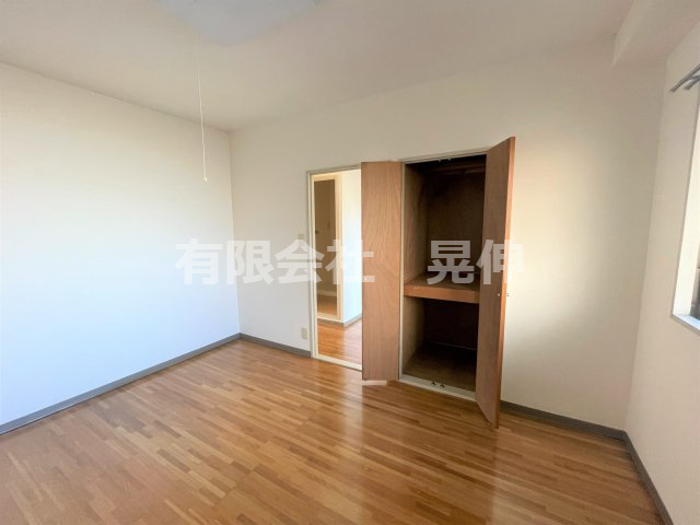 セルアーモ栄井の洋室