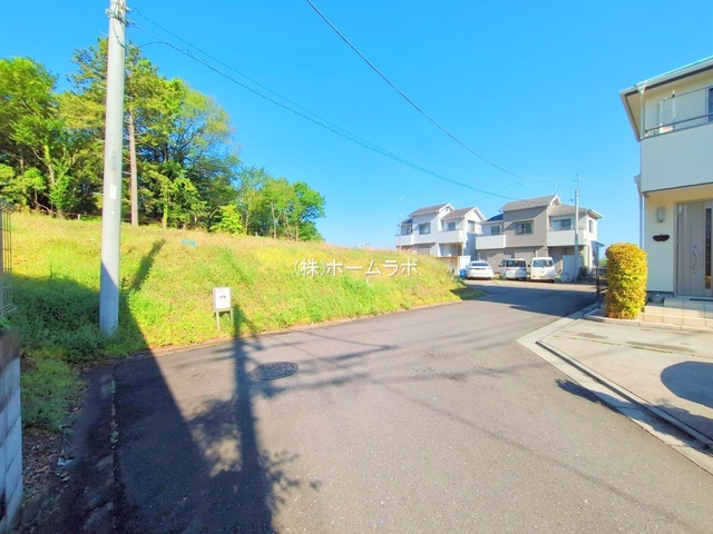 【土地】坂戸市西坂戸４丁目建築条件無し売地Cの前面道路含む現地写真|前面道路含む現地写真です