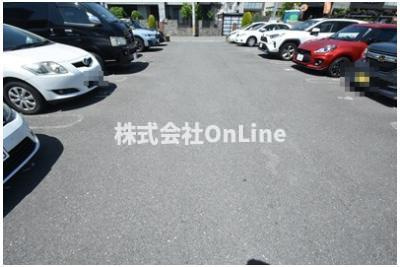 ラパン久宝寺A棟の駐車場