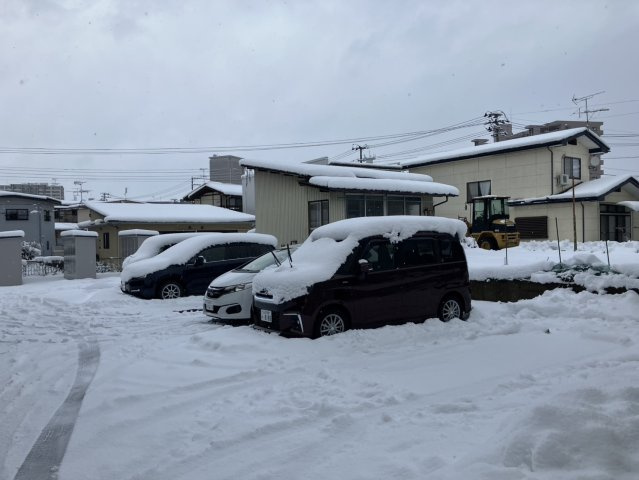 ディアコート五日町の駐車場