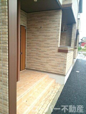 ルルディ　Ａのエントランス