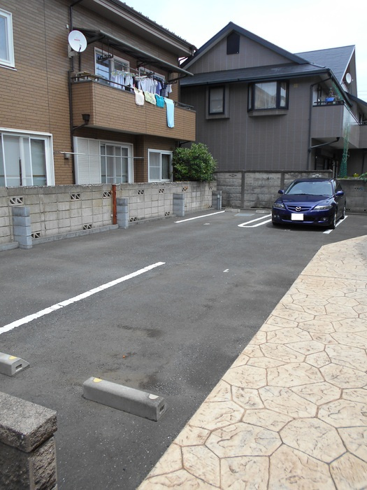 サンク　モンタニア　Ａ棟の駐車場
