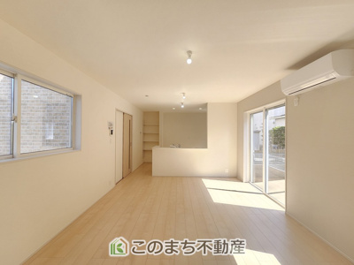 【居間・リビング】 | LiveleGarden.S第5小山西城南　1号棟 | 大切な家族が集まるからこそこだわりたいＬＤＫ。休日はお陽さまの光をたっぷりととりこめるぽかぽかリビングで過ごしませんか？