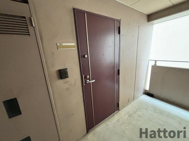 フローライト蛍池の玄関