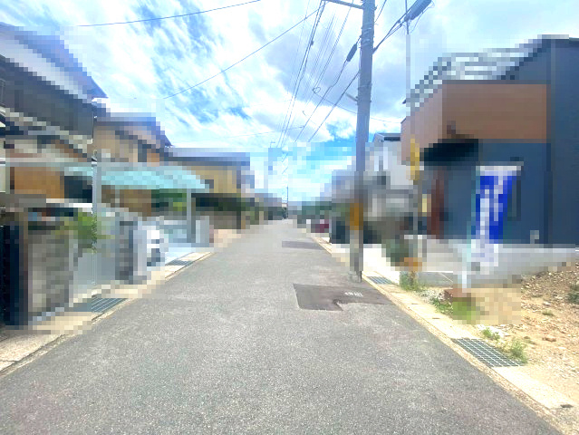 【価格改定】長岡京市今里川原の前面道路含む現地写真|周辺も住宅立ち並ぶのどかな雰囲気の立地です(^^)/