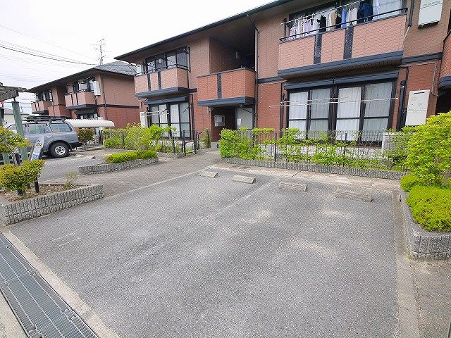 セジュールこもがわの駐車場