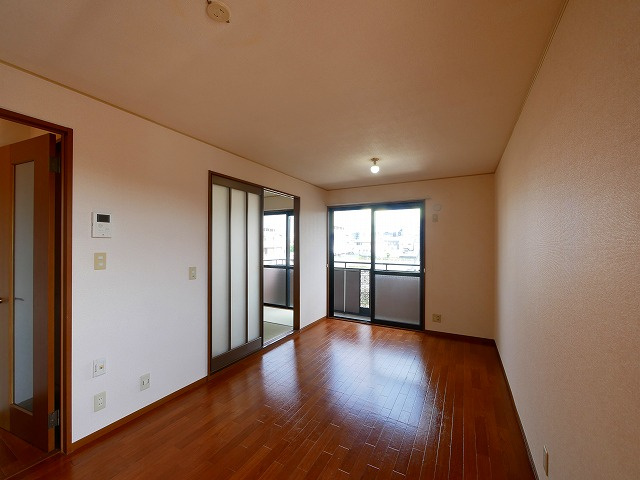 セジュールこもがわの居間・リビング