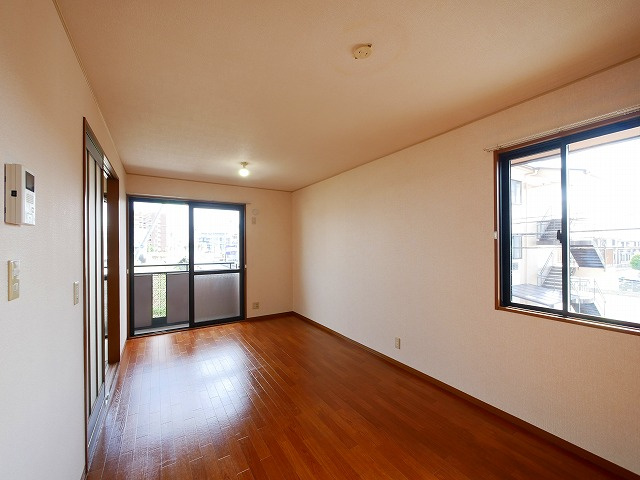 セジュールこもがわの居間・リビング