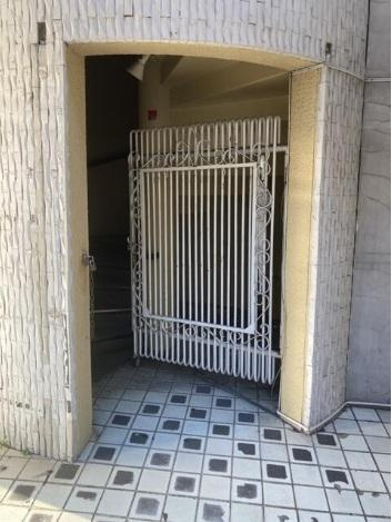 ニューオデオンビルのエントランス