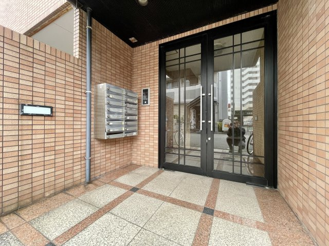 オムズコートのエントランス