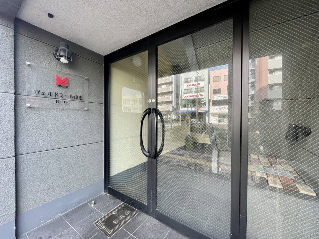 ヴェルドミール山忠長居のエントランス
