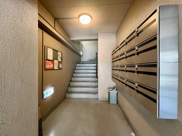 長居岡本マンションのエントランス