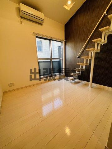 仲介手数料0円！オーフォレストの居間・リビング