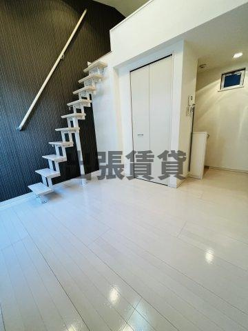 仲介手数料0円！オーフォレストの居間・リビング