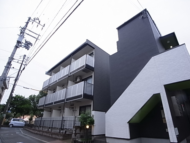 神戸市兵庫区西出町２丁目のアパートの外観