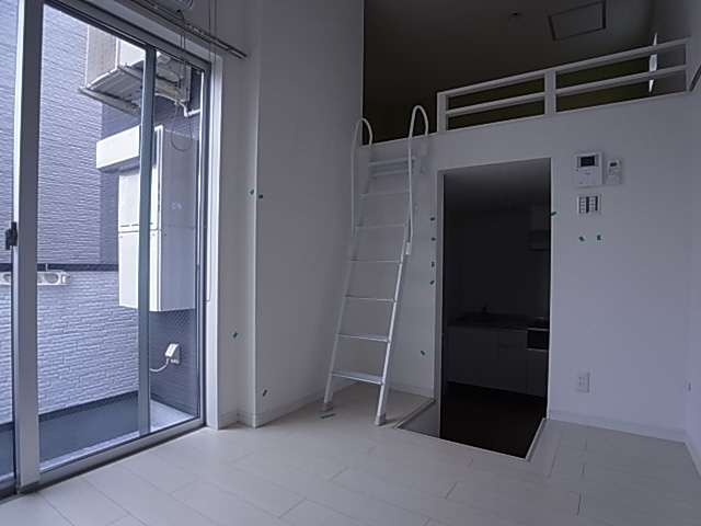 神戸市兵庫区西出町２丁目のアパートの居間・リビング|リビング室内